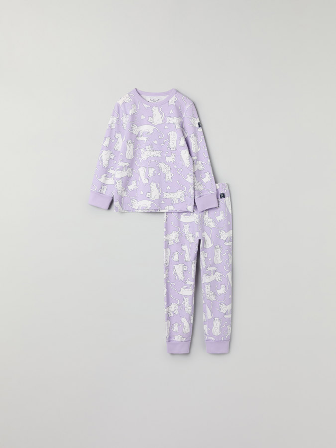 Pyjama kissakuviolla