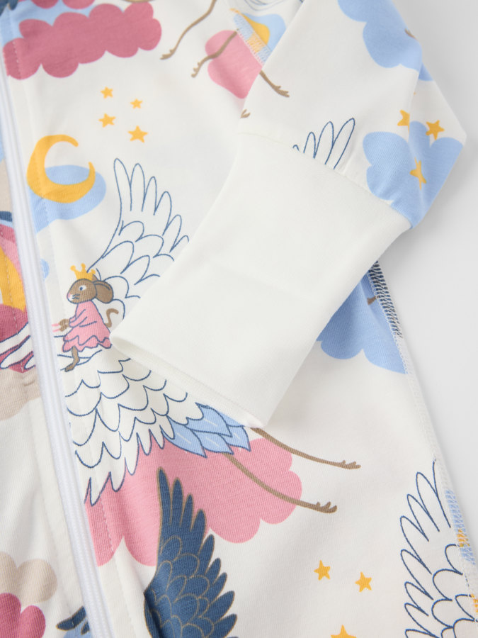 Yöpukuhaalari unelmat Yöpukuhaalari unelmat