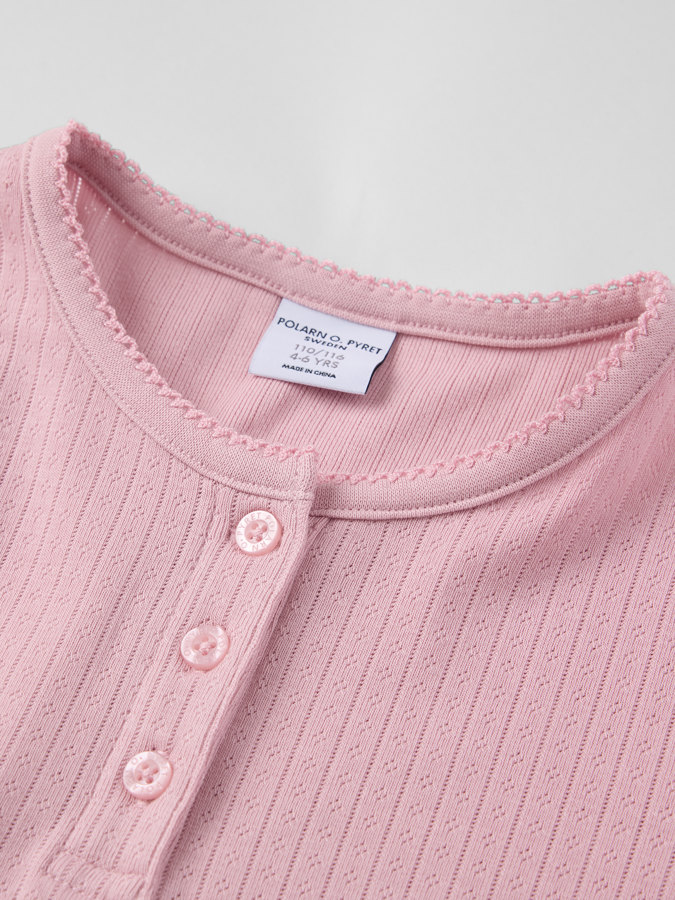 Pyjama kukkakuviolla Pyjama kukkakuviolla