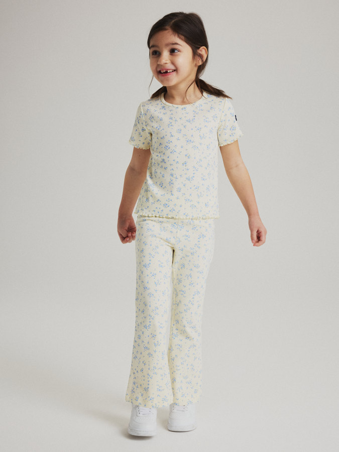 PLAY leveälahkeiset leggingsit kukallinen PLAY leveälahkeiset leggingsit kukallinen