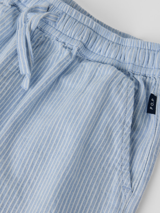 Raidalliset shortsit Raidalliset shortsit